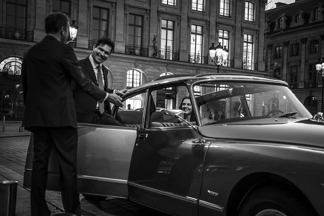 Private luxury tour of Bordeaux in a magnificent Citroen DS - 2 hours - Bordeaux in a Classic Car: A Perfect Short Escape