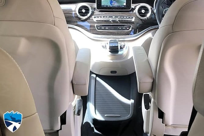 Private luxury transfer from Edinburgh Airport to Edinburgh - Arrival and Pickup: What to Expect