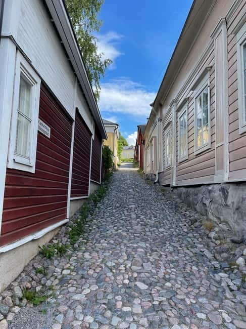 Private Medieval Porvoo by Car from Helsinki - The Benefits of a Guided Experience