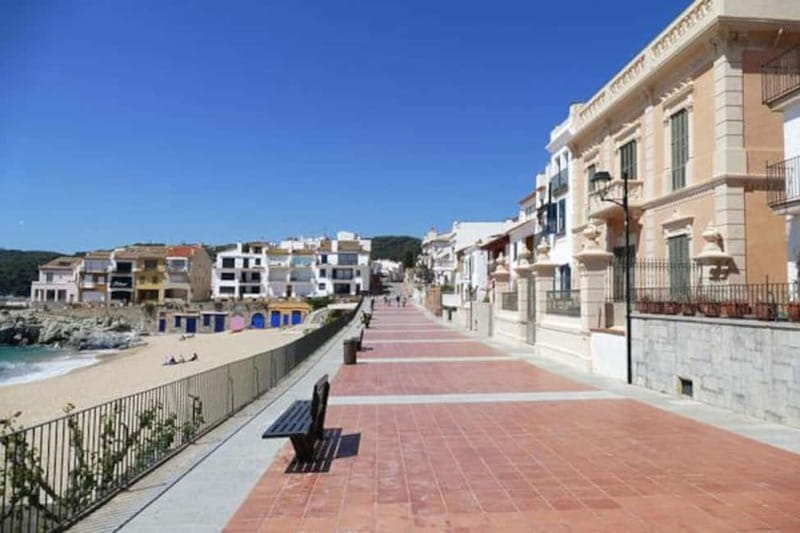 Private Medieval Villages Tour & Dinner at Sea - Key Points / Takeaways