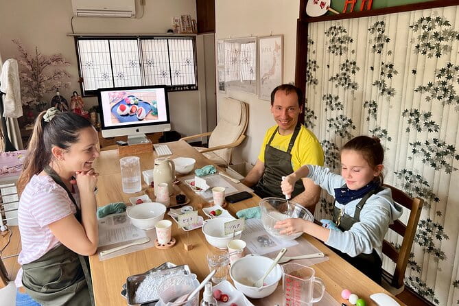Private Mochi Sweets Making Class Near Shibuya Area - Instructor and Class Atmosphere