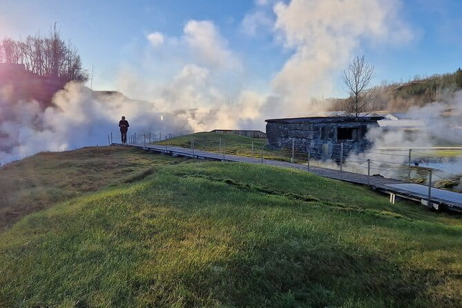 Private Northern Lights Adventure With Secret Lagoon and Dinner - Chasing the Aurora Borealis: Expectation and Reality