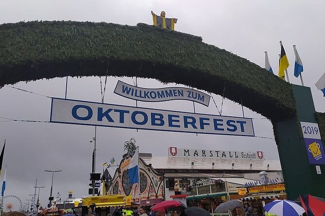 Private Oktoberfest with Table, Meal and Beer & Munich Old Town - Exploring Munich’s Old Town: A Walk Through History and Culture