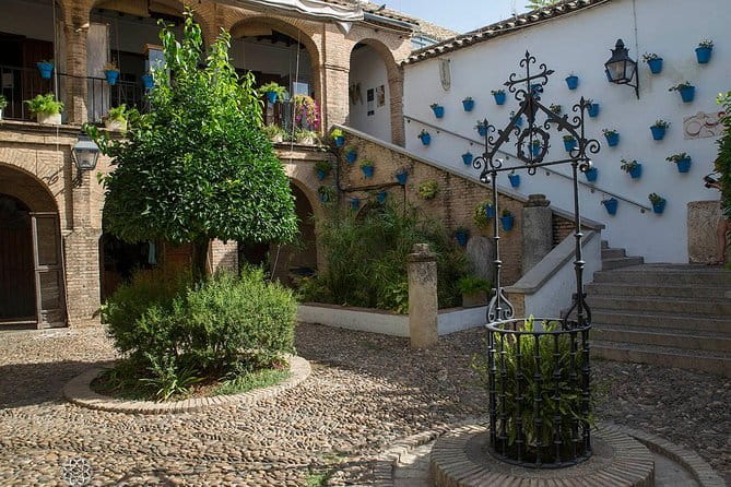 Private Old Cordoba walking tour and Mosque-Cathedral - Exploring the Itinerary in Detail