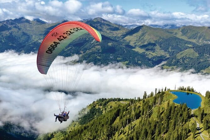 Private paragliding tandem flight in Fulseck - Introducing the Private Paragliding Tandem Flight in Fulseck