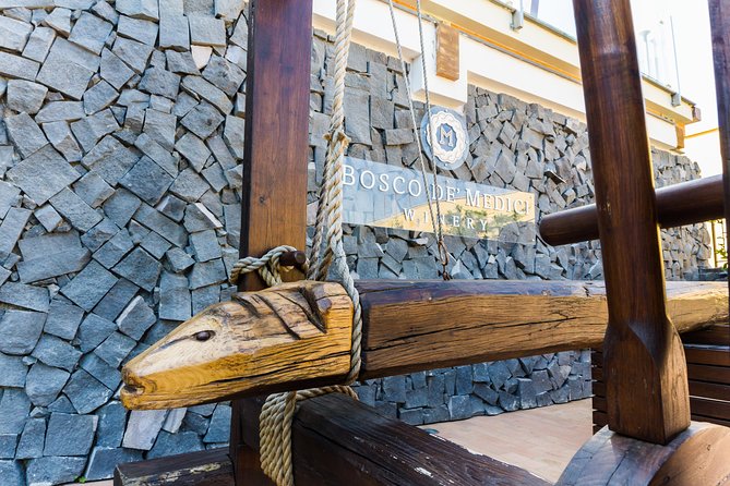 Private Pompeii Wine Tasting With Lunch - Indulging in Authentic Flavors