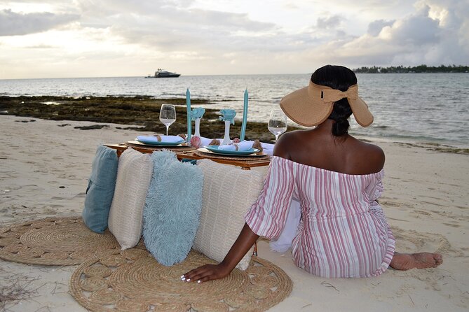 Private Posh Picnic on Nassaus Beach - Customizable Picnic Setup