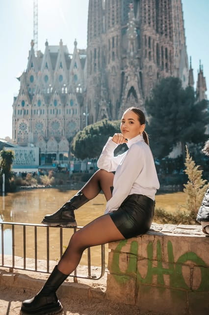 Private Professional Photoshoot Near Sagrada Familia - How to Book