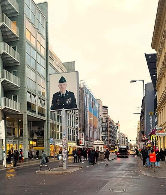 Private Rickshaw Berlin Highlights and secrets up-to 6 Pers. - Discovering Berlin: An In-Depth Look at the Rickshaw Experience