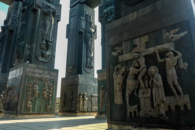 Private Riverboat Tour in Tbilisi and Mtskheta with Wine Stories - Jvari Monastery: The Iconic Viewpoint