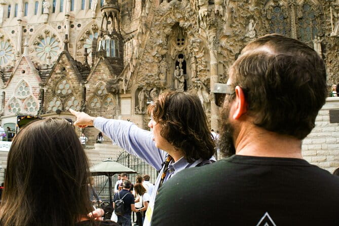 Private Sagrada Familia Guided Tour with Skip the Line Ticket - Inside the Experience: What You Can Expect