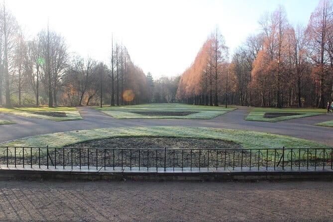 Private scavenger hunt around the Berge Castle in Gelsenkirchen - Price, Value, and Practical Tips