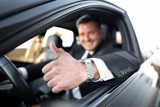 Private Sedan Transfer Charles de Gaulle Airport to Paris - Who Should Consider This Service?