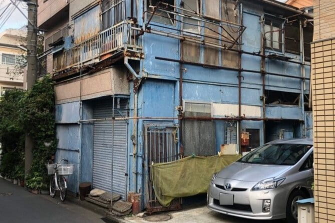Private Shinjuku Kawasaki Tokyo Slum Walking Tour With Transfer - Meeting and Pickup Information