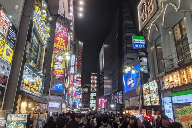 Private Shinjuku Walking Tour: Explore Tokyo's Iconic District - Exploring Shinjukus Architectural Wonders