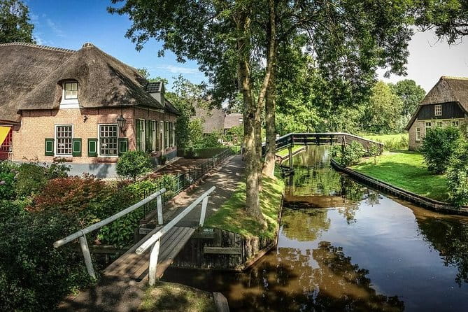 Private Sightseeing Tour to Giethoorn Dutch Venice from Amsterdam - The Authentic Charm of Giethoorn