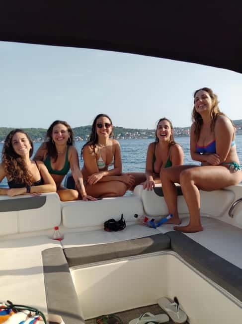 Private speedboat adventure to Zadar Islands with drinks - Discovering the Croatian Coast by Speedboat