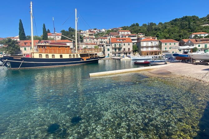 Private speedboat tour from Trogir and Split all around Island olta - FAQ