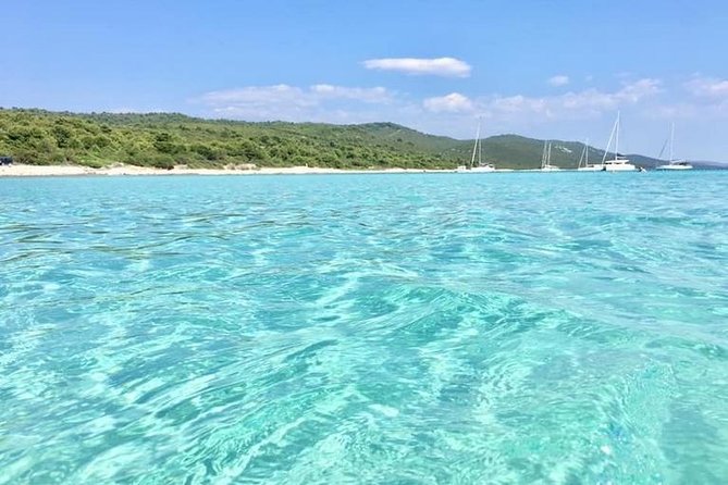 Private Speedboat Tour to Sakarun Bay and Golubinka Cave - Visit to Veli Rat Lighthouse