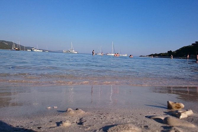 Private Speedboat Tour to Sakarun Bay and Golubinka Cave - Optional Visit to Golubinka Cave