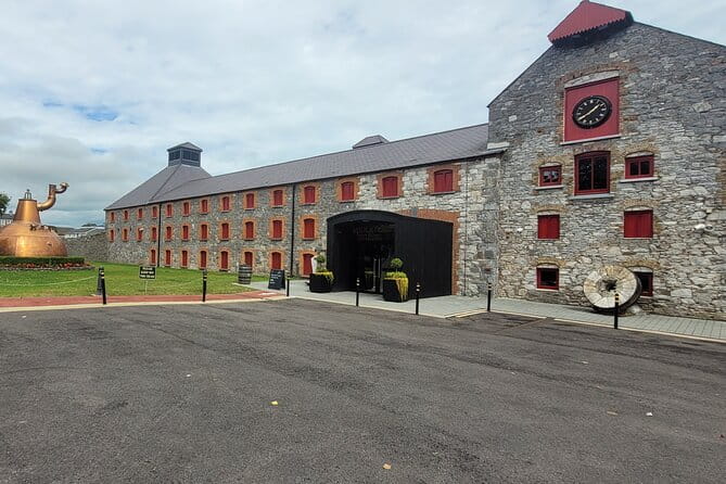 Private Taxi Tour of Blarney Castle, jameson Distillery and Cobh - Inside the Jameson Distillery: Behind the Scenes of Irish Whiskey