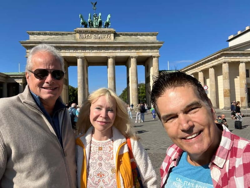 Private Taxi Tour through Berlin East and West and Kiez 4-6h - FAQ