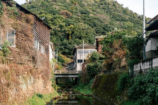 Private Tour at Award Winning Art and VIP Room - Inclusions