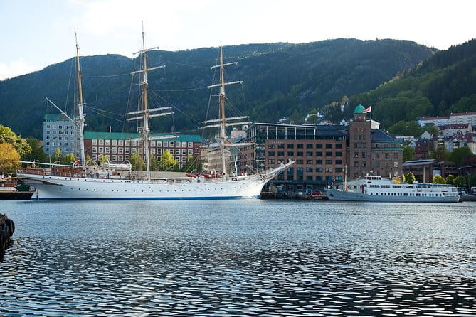 PRIVATE TOUR: Bergen city sightseeing, 4 hours - A personalized peek into Bergen’s highlights
