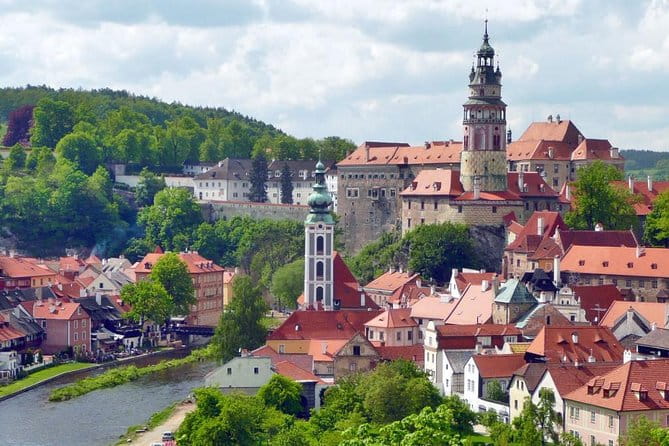 Private Tour: Cesky Krumlov Day Trip from Prague - Strolling the Historic Center: Cobblestone Passages and Picturesque Houses