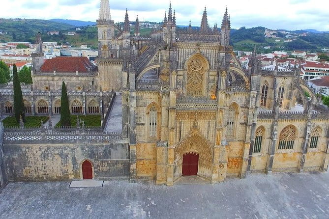 Private Tour Fatima-Batalha-Nazaré-Óbidos from Lisbon full day - Discovering Portugal’s Sacred Sites and Coastal Charm in a Single Day