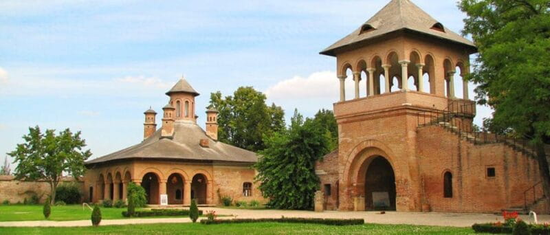 Private Tour from Bucharest to Dracula's tomb and Mogosoaia - Who Should Book This Tour?