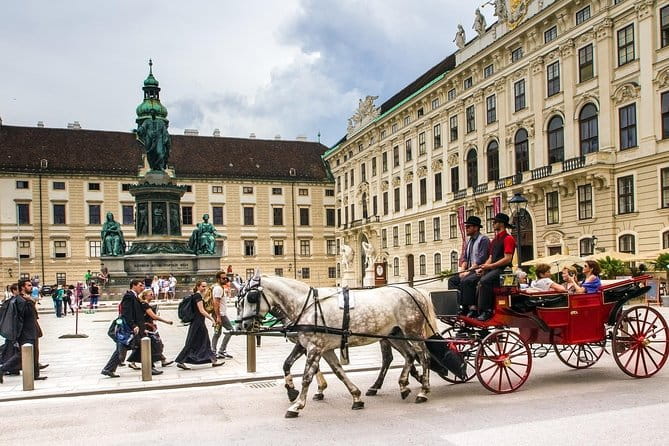 PRIVATE TOUR: From Prague to stunning Vienna with local guide - FAQ