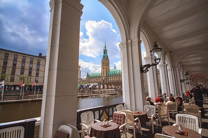 Private Tour Guide Hamburg with a Local: Kickstart your Trip, Personalized - Nightlife in St. Pauli and Reeperbahn