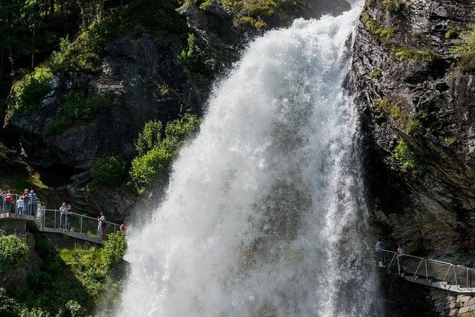 Private tour - Hardangerfjord, Voss Gondola & 4 Great Waterfalls - First Stop: Fossen Bratte (Brudesløret)
