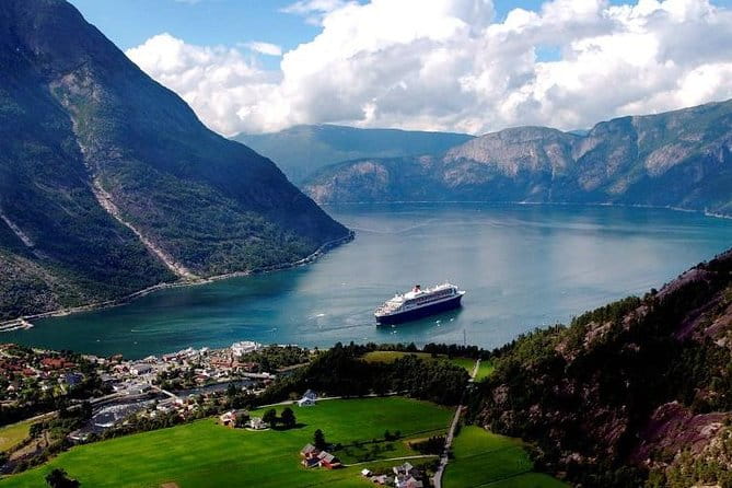 Private tour - Hardangerfjord, Voss Gondola & 4 Great Waterfalls - Fifth Stop: Voringfossen