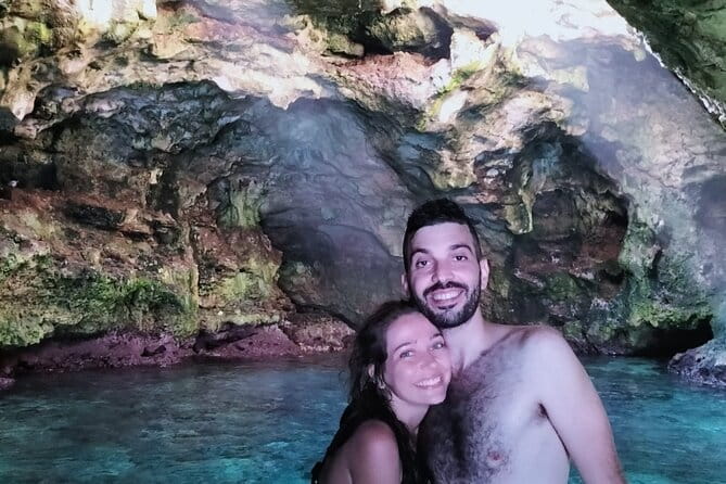 Private tour in Polignano to discover the caves with aperitif - Discovering the Coastal Marvels of Polignano by Boat