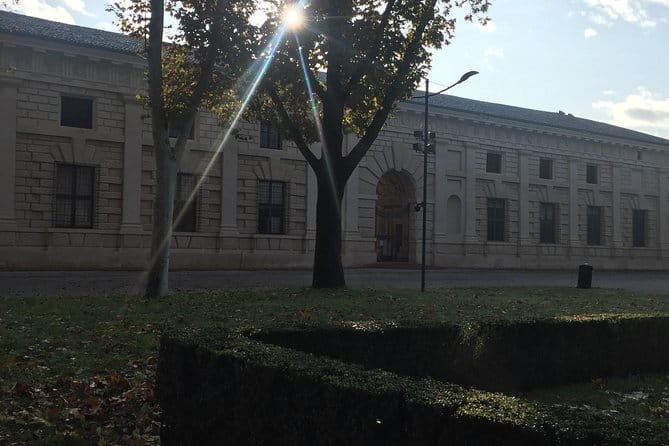 Private Tour Lazing Between the Giants - FAQ