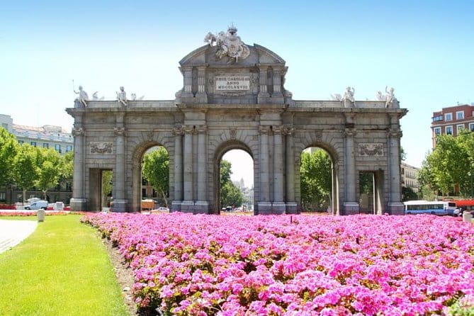 Private Tour: Madrid City Tour - Navigating Madrid with Style: The Vehicle and Timing
