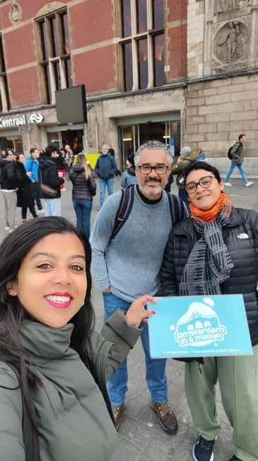 Private tour of Amsterdam with Portuguese-speaking guide - Walking into the Heart of Amsterdam: What to Expect on the Tour