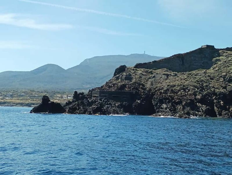 Private tour of Pantelleria by gozzo with skipper and lunch - Lunch on Board or in a Picturesque Bay