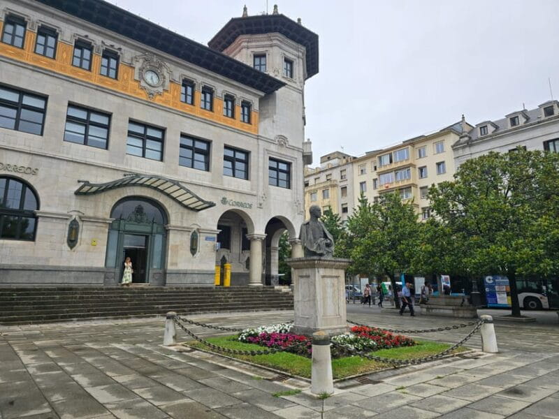 Private tour of Santander with interior of the cathedral and Centro Botín - Strolling Through Historic Squares and Marketplaces