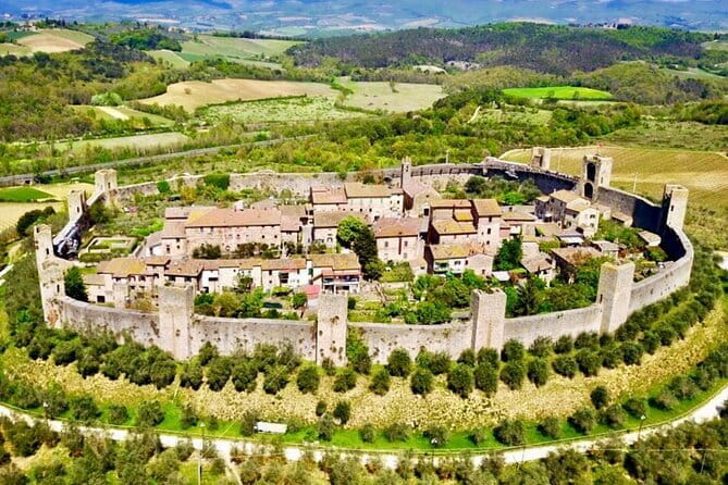 Private tour Siena, San Gimignano and Monteriggioni, lunch in the cellar - Discovering Tuscany’s Medieval Treasures with a Personal Touch