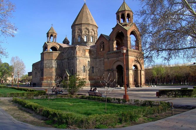 Private Tour to Echmiadzin and Zvartnots Temple - Exploring Zvartnots Temple: Ruins with a Heavenly Name