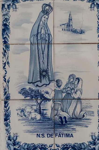 Private Tour to Fátima, Batalha, Nazaré, and Óbidos (10 hours) - Discovering Fátima: A Spiritual Beacon