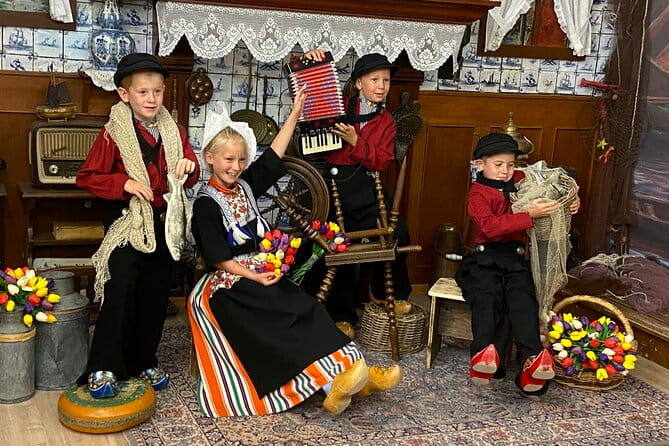 Private Tour to Giethoorn with boat and Zaanse Schans windmills - Exploring the Full-Day Experience: What to Expect