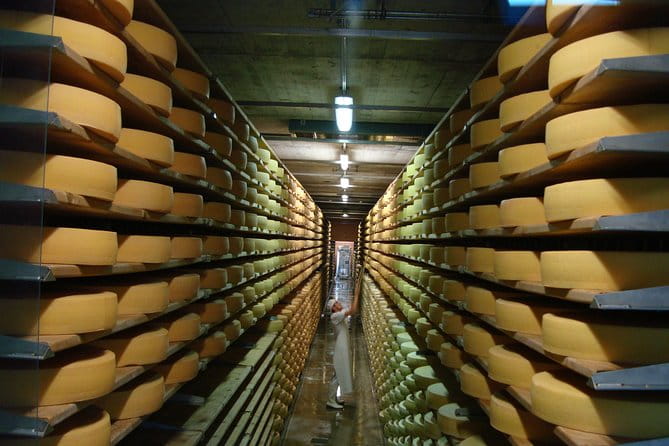 Private Tour to Gruyères, Chocolate & Cheese Factory from Geneva - Practical Tips for Travelers