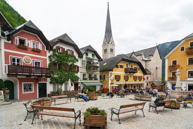 Private Tour to Hallstatt and Salzburg with Austrian Lunch - Key Points