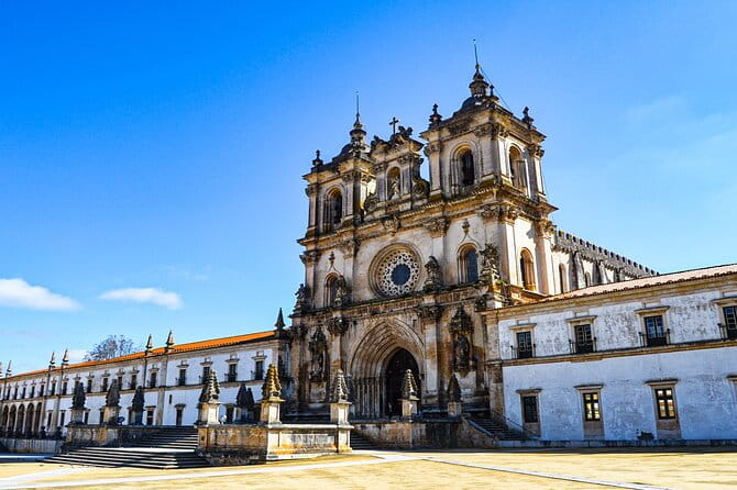 Private Tour to Nazaré and Alcobaça, giant waves and a monastery - Who is this tour best for?