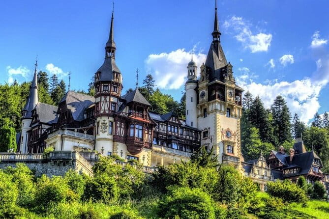 Private Tour to Peles and Dracula's Castle - Day trip from Bucharest - The Black Church in Brașov: Gothic Grandeur