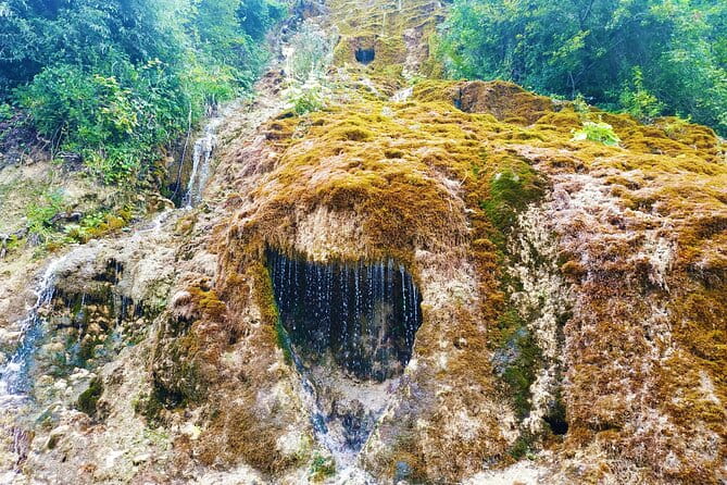 Private Tour to Racha from Tbilisi with Medieval Churches, Wine Tasting & Lunch - Stepping into History: Nikortsminda Cathedral and Barakoni Church